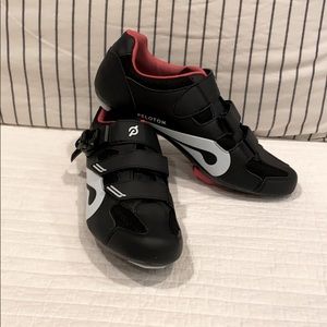 Peloton cycling shoes with cleats
